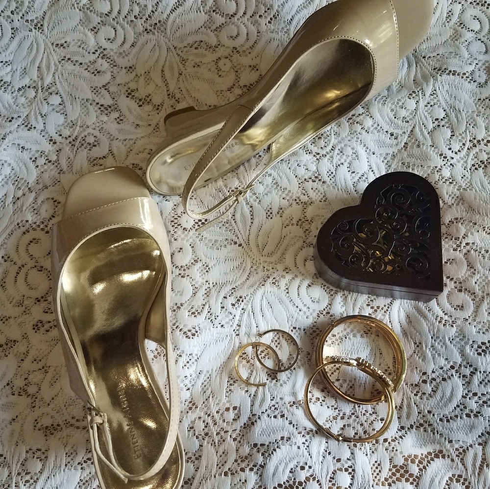 Etienne Aigner low heels sz 10